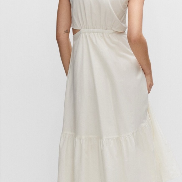 Elegant Cream Sleeveless Dress - Picture 6 of 7